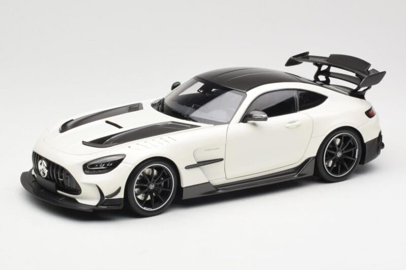 Mercedes AMG GT C190 Black Series Diamond White Metallic Minichamps 1:18 110032020 Metalli