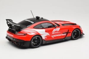 Mercedes AMG GT C190 Black Series Safety Car F1 2022 Minichamps 1:18 155032090 Metalli — kuva 2 / 6