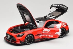 Mercedes AMG GT C190 Black Series Safety Car F1 2024 Minichamps 1:18 110032090 Metalli — kuva 2 / 8