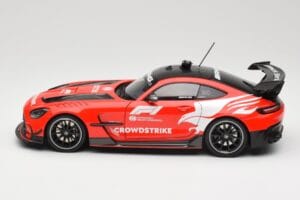 Mercedes AMG GT C190 Black Series Safety Car F1 2024 Minichamps 1:18 110032090 Metalli — kuva 4 / 8