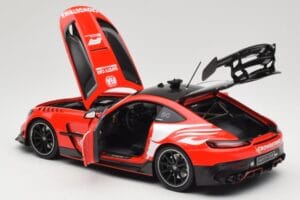 Mercedes AMG GT C190 Black Series Safety Car F1 2024 Minichamps 1:18 110032090 Metalli — kuva 5 / 8