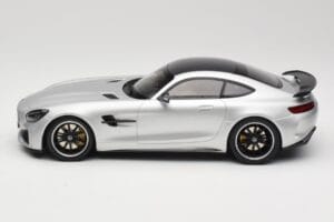 Mercedes AMG GT R C190 Hopea Minichamps 1:18 155036025 Metalli — kuva 3 / 6