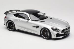 Mercedes AMG GT R C190 Hopea Minichamps 1:18 155036025 Metalli — kuva 4 / 6