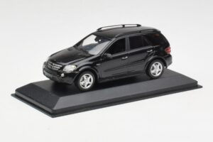 Mercedes AMG ML 63 W164 Musta Minichamps 1:43 400037670 Metalli — kuva 2 / 4