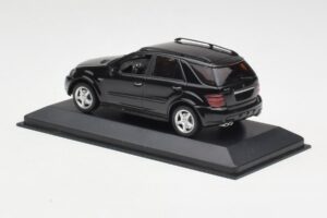 Mercedes AMG ML 63 W164 Musta Minichamps 1:43 400037670 Metalli — kuva 3 / 4