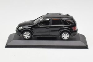 Mercedes AMG ML 63 W164 Musta Minichamps 1:43 400037670 Metalli