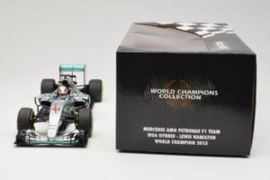 Mercedes AMG Petronas W06 Hybrid #44 L. Hamilton F1 World Champion 2015 Minichamps 1:18 186150044 Metalli — kuva 6 / 6
