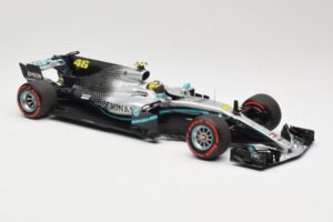 Mercedes AMG Petronas W08 V. Rossi Ride Swap Valencia December 2019 Minichamps 1:18 110191746 Metalli — kuva 4 / 6