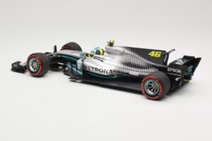 Mercedes AMG Petronas W08 V. Rossi Ride Swap Valencia December 2019 Minichamps 1:18 110191746 Metalli — kuva 5 / 6
