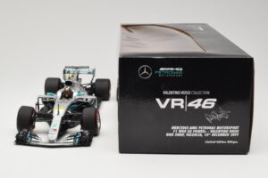 Mercedes AMG Petronas W08 V. Rossi Ride Swap Valencia December 2019 Minichamps 1:18 110191746 Metalli — kuva 6 / 6