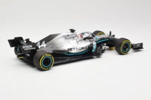 Mercedes AMG Petronas W10 #44 L. Hamilton Winner Chinese GP 2019 Minichamps 1:18 110190344 Metalli — kuva 2 / 6