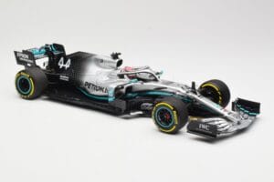 Mercedes AMG Petronas W10 #44 L. Hamilton Winner Chinese GP 2019 Minichamps 1:18 110190344 Metalli — kuva 4 / 6