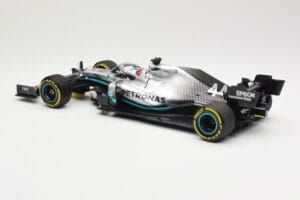 Mercedes AMG Petronas W10 #44 L. Hamilton Winner Chinese GP 2019 Minichamps 1:18 110190344 Metalli — kuva 5 / 6