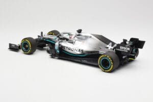 Mercedes AMG Petronas W10 #44 L. Hamilton F1 World Champion 2019 Minichamps 1:18 110190044 Metalli — kuva 5 / 6