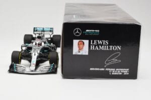 Mercedes AMG Petronas W10 #44 L. Hamilton F1 World Champion 2019 Minichamps 1:18 110190044 Metalli — kuva 6 / 6