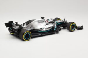 Mercedes AMG Petronas W10 #44 L. Hamilton F1 World Champion Dealer Edition 2019 Minichamps 1:18 B66960567 Metalli — kuva 2 / 7