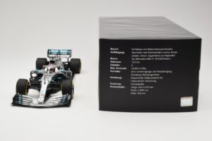Mercedes AMG Petronas W10 #44 L. Hamilton F1 World Champion Dealer Edition 2019 Minichamps 1:18 B66960567 Metalli — kuva 6 / 7