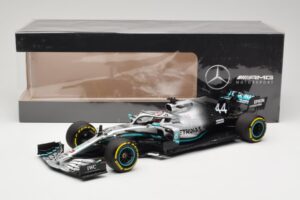 Mercedes AMG Petronas W10 #44 L. Hamilton F1 World Champion Dealer Edition 2019 Minichamps 1:18 B66960567 Metalli — kuva 7 / 7
