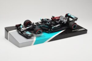 Mercedes AMG Petronas W12 E Performance #44 L. Hamilton Bahrain GP 2021 Minichamps 1:18 113210144 Metalli — kuva 2 / 6