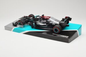 Mercedes AMG Petronas W12 E Performance #44 L. Hamilton Bahrain GP 2021 Minichamps 1:18 113210144 Metalli — kuva 5 / 6
