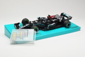 Mercedes AMG Petronas W12 E Performance #44 L. Hamilton Russian GP 2021 Minichamps 1:18 113211544 Metalli — kuva 2 / 6