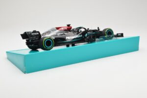 Mercedes AMG Petronas W12 E Performance #44 L. Hamilton Russian GP 2021 Minichamps 1:18 113211544 Metalli — kuva 3 / 6