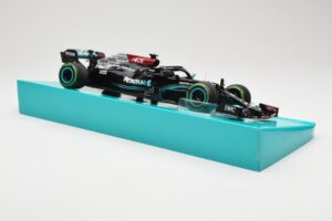Mercedes AMG Petronas W12 E Performance #44 L. Hamilton Russian GP 2021 Minichamps 1:18 113211544 Metalli — kuva 4 / 6