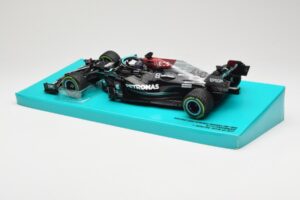 Mercedes AMG Petronas W12 E Performance #44 L. Hamilton Russian GP 2021 Minichamps 1:18 113211544 Metalli — kuva 5 / 6