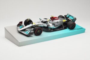 Mercedes AMG Petronas W13 E Performance #44 L. Hamilton 2022 Minichamps 1:18 113220044 Metalli — kuva 2 / 6