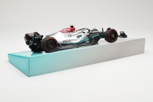 Mercedes AMG Petronas W13 E Performance #44 L. Hamilton 2022 Minichamps 1:18 113220044 Metalli — kuva 3 / 6
