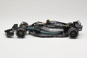 Mercedes AMG Petronas W14 E Performance #44 L. Hamilton Bahrain GP 2023 Minichamps 1:18 110230144 Metalli — kuva 3 / 6