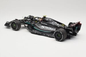 Mercedes AMG Petronas W14 E Performance #44 L. Hamilton Bahrain GP 2023 Minichamps 1:18 110230144 Metalli — kuva 5 / 6