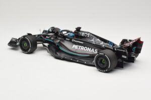 Mercedes AMG Petronas W14 E Performance #63 G. Russell Australian GP 2023 Minichamps 1:18 110230363 Metalli — kuva 5 / 6