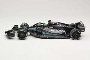 Mercedes AMG Petronas W14 E Performance #63 G. Russell Bahrain GP 2023 Minichamps 1:18 110230163 Metalli — kuva 3 / 6