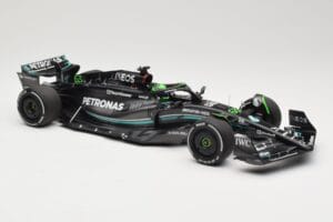 Mercedes AMG Petronas W14 E Performance #63 G. Russell Bahrain GP 2023 Minichamps 1:18 110230163 Metalli — kuva 4 / 6