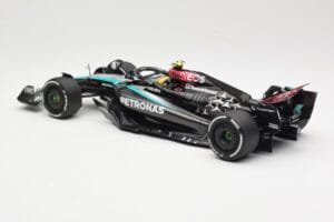 Mercedes AMG Petronas W15 E Performance #44 L. Hamilton 2024 Minichamps 1:18 110240144 Metalli — kuva 3 / 6