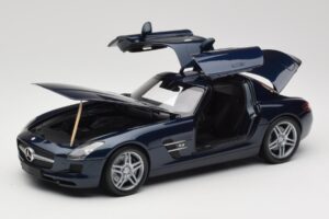Mercedes SLS AMG C197 Blue Metallic Minichamps 1:18 180039021 Metalli — kuva 2 / 8
