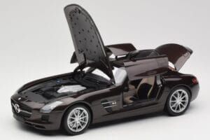 Mercedes AMG SLS C197 Brown Metallic Minichamps 1:18 100039028 Metalli — kuva 2 / 8
