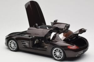 Mercedes AMG SLS C197 Brown Metallic Minichamps 1:18 100039028 Metalli — kuva 5 / 8