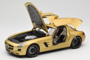 Mercedes AMG SLS C197 Kulta Minichamps 1:18 100039024 Metalli — kuva 2 / 8