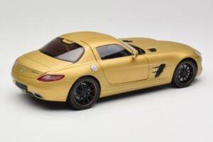Mercedes AMG SLS C197 Kulta Minichamps 1:18 100039024 Metalli — kuva 3 / 8