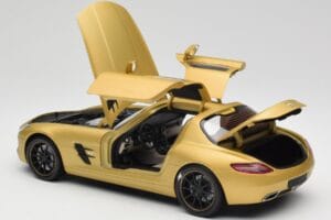 Mercedes AMG SLS C197 Kulta Minichamps 1:18 100039024 Metalli — kuva 5 / 8
