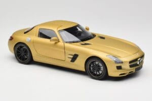 Mercedes AMG SLS C197 Kulta Minichamps 1:18 100039024 Metalli — kuva 6 / 8