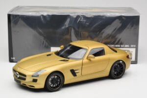 Mercedes AMG SLS C197 Kulta Minichamps 1:18 100039024 Metalli — kuva 8 / 8
