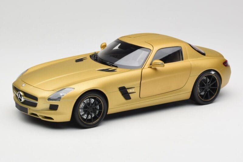 Mercedes AMG SLS C197 Kulta Minichamps 1:18 100039024 Metalli