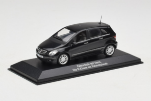 Mercedes B-Class W245 Autokoulu Musta Minichamps 1:43 MB005 Metalli — kuva 2 / 4