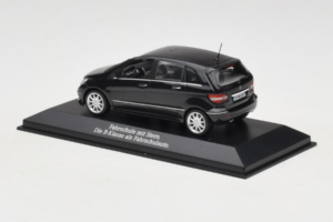 Mercedes B-Class W245 Autokoulu Musta Minichamps 1:43 MB005 Metalli — kuva 3 / 4
