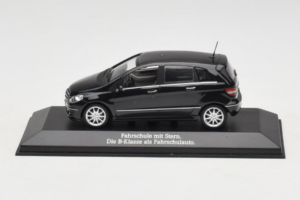 Mercedes B-Class W245 Autokoulu Musta Minichamps 1:43 MB005 Metalli
