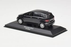 Mercedes B-Class W245 Cosmos Black Minichamps 1:43 B66962218 Metalli — kuva 3 / 4