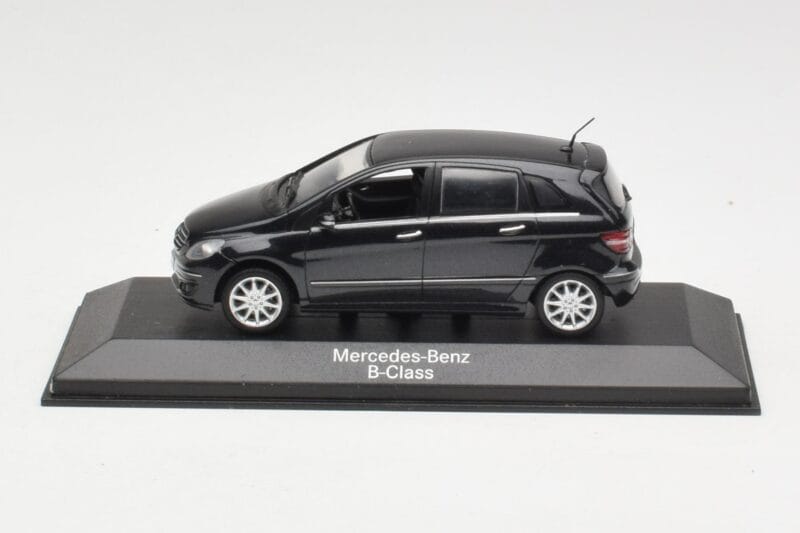 Mercedes B-Class W245 Cosmos Black Minichamps 1:43 B66962218 Metalli